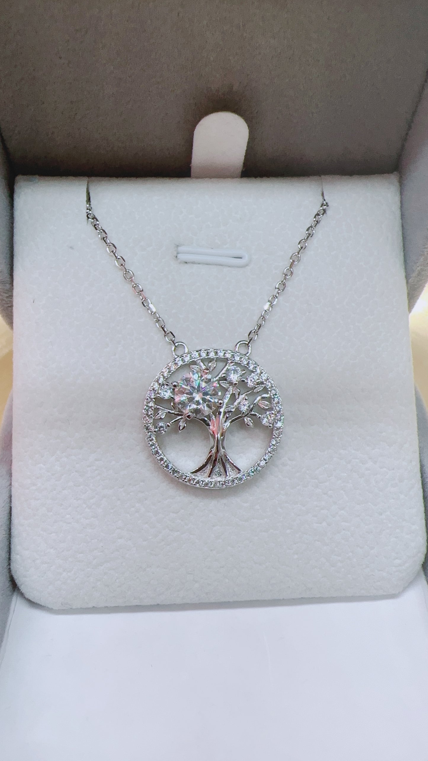 Family tree 1carat moissanite pendant necklace